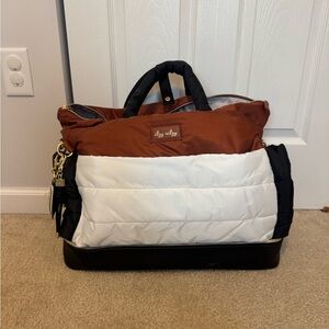 Itzy ritzy dream weekender coffee and cream travel large diaper bag